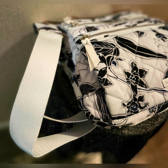 NWOT VERA BRADLEY floral white and black crossbody bag - Picture 7 of 12